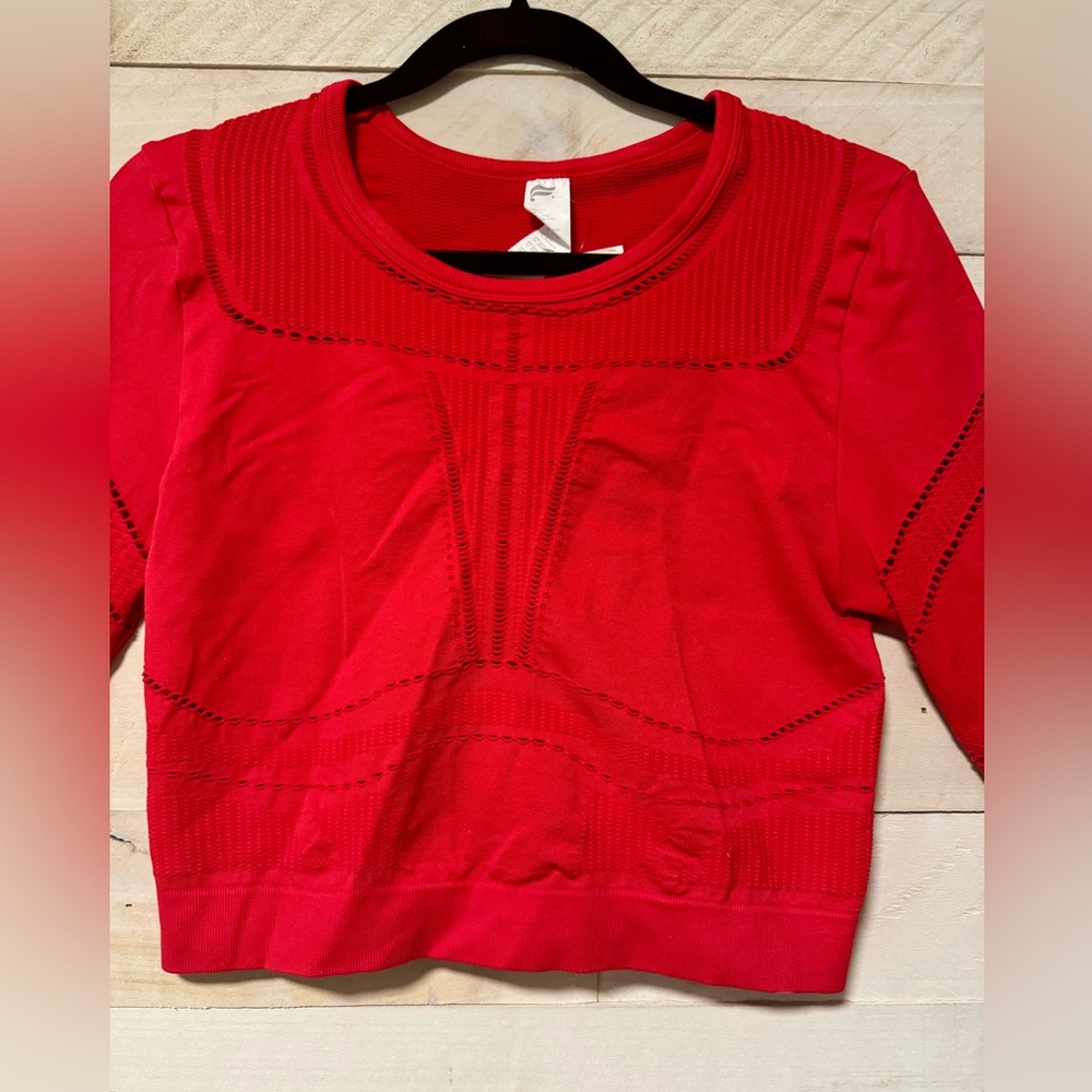 Women’s NWT Fabletics laser detail crop top